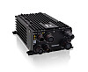 Svarte Kontron HARAKAN-F2-2 elektronikkmodul med flere robuste kontakter sett i perspektiv.