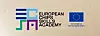 Logo for European Chips Skills Academy ved siden av EU-flagget på lys bakgrunn.
